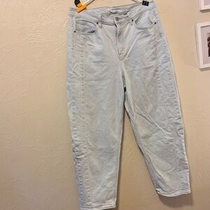 Old Navy Women's Light Wash Barrel Jeans